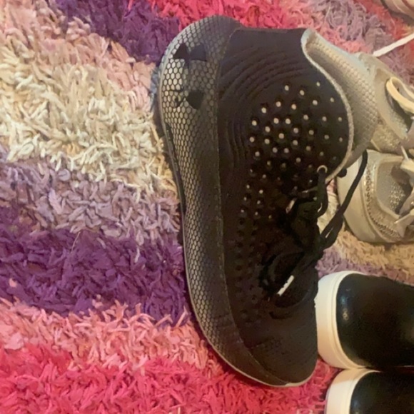 basketball shoes - Picture 2 of 2